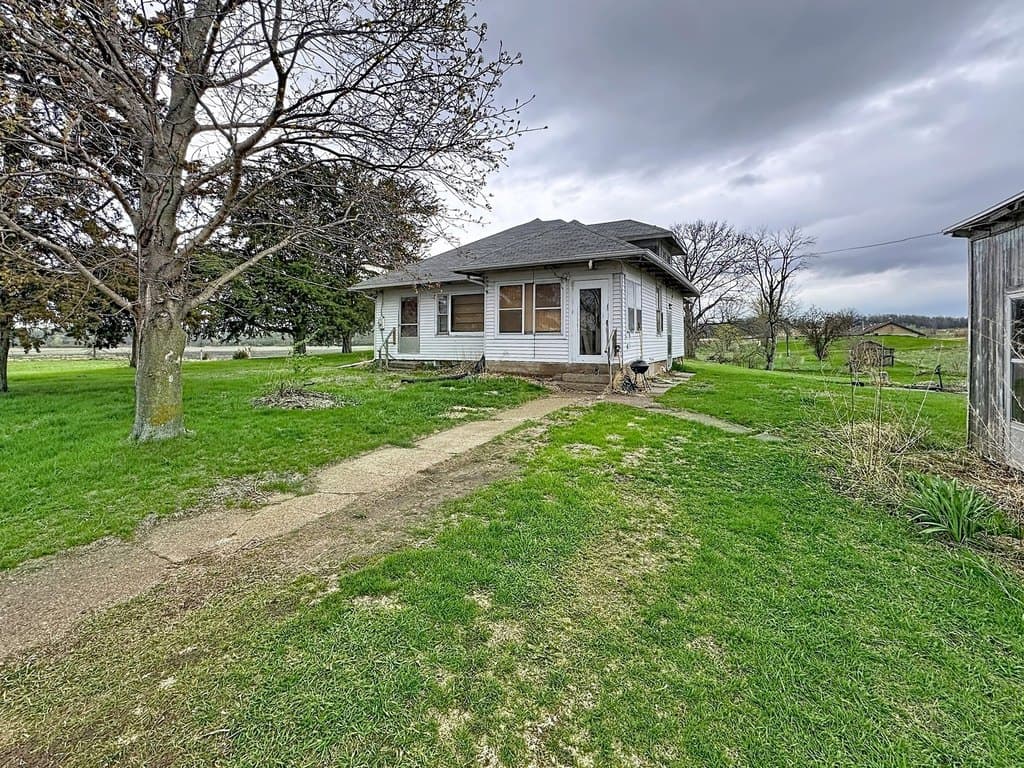 3 bedroom house for sale at 12694 Meredosia Rd Albany - $175,000
