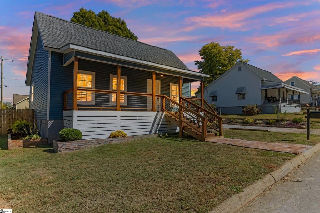 2 bedroom house for sale at 18 Hatch St Greenville - $398,000