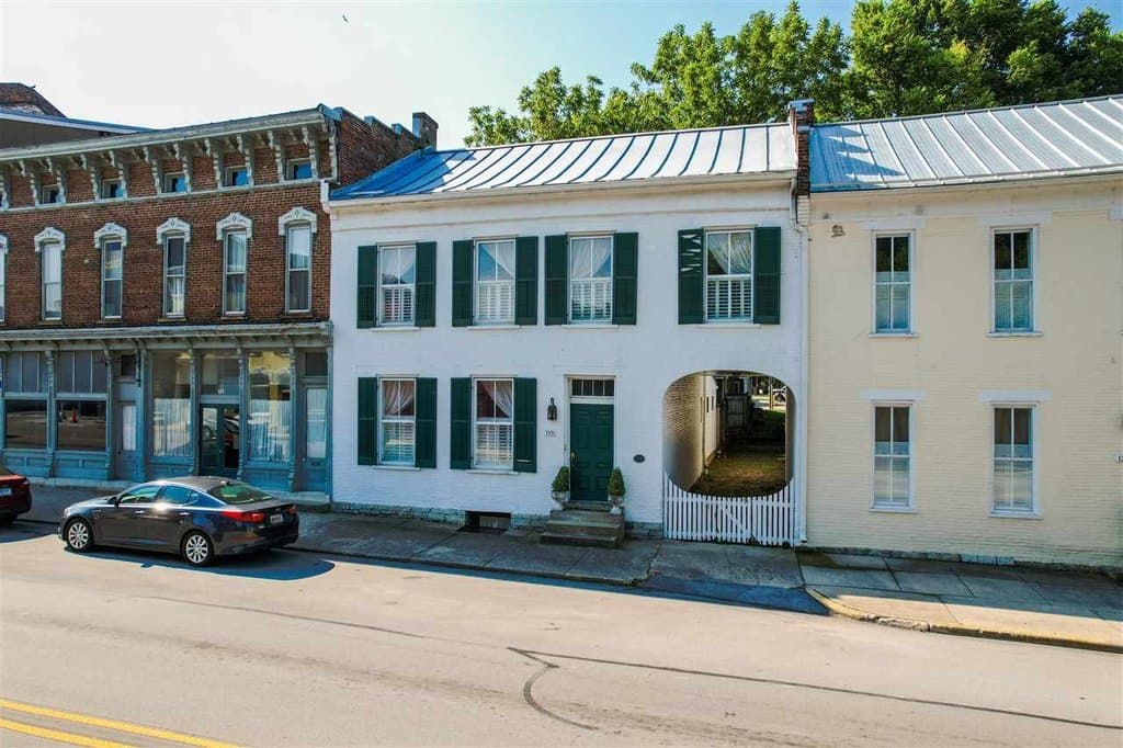 3 bedroom house for sale at 119 W Main St Centerville - $284,900