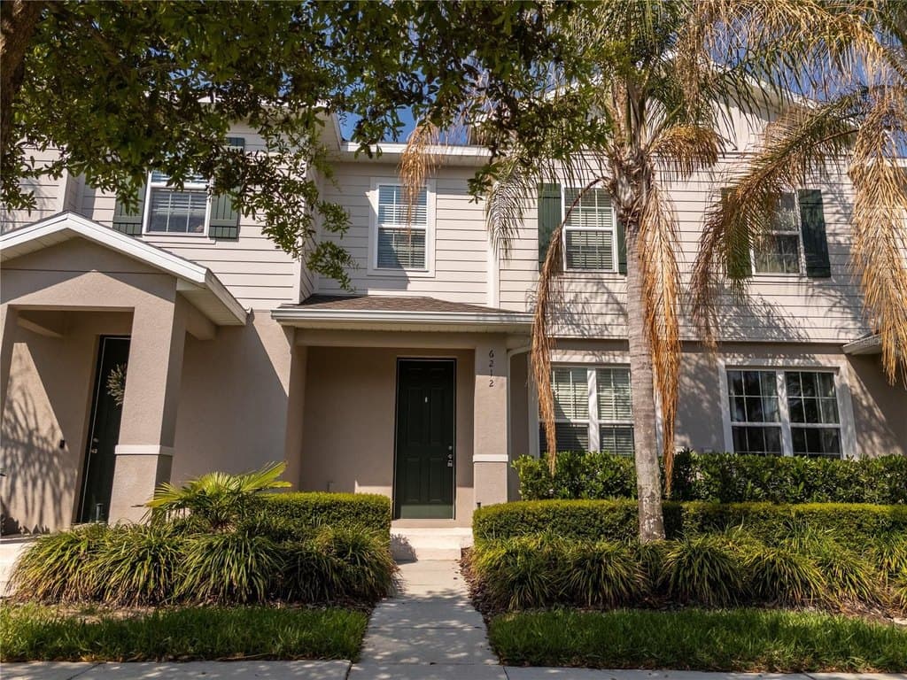 3 bedroom townhouse for sale at 6212 Aralia Ivy Ln Winter Garden 34787 - $440,000