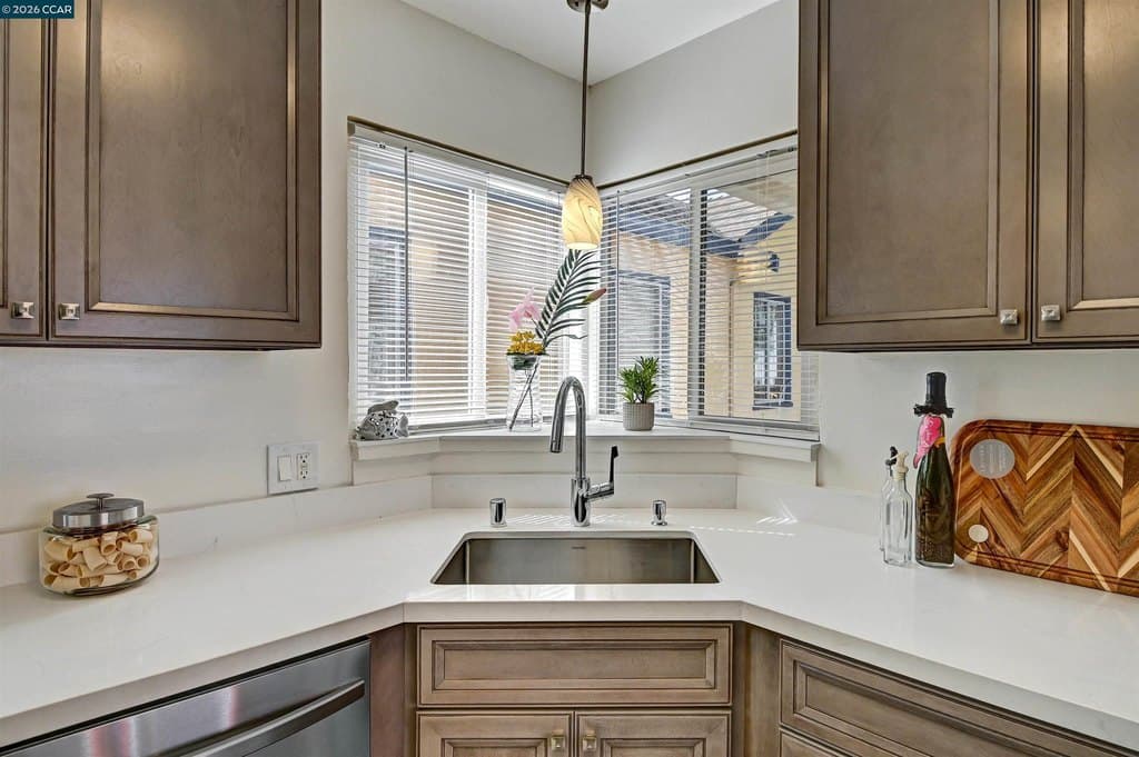 2 bedroom house for sale at 933 Cerrito St Albany - $799,000