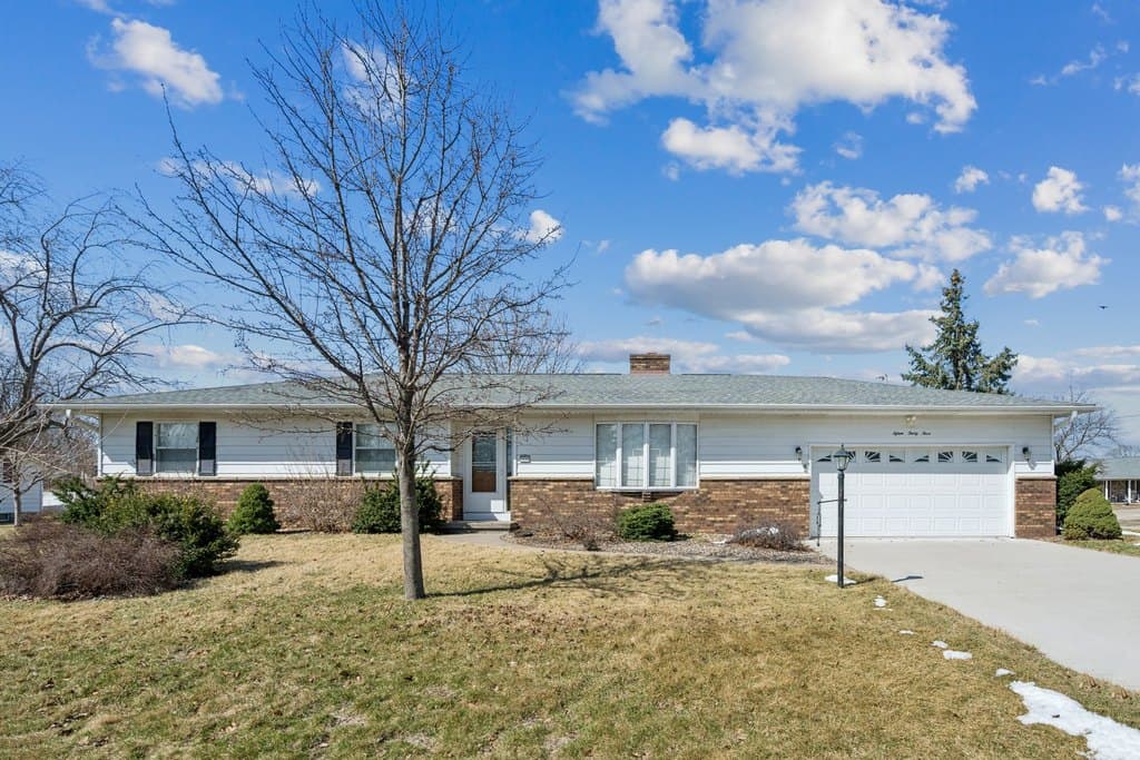 3 bedroom house for sale at 1533 2nd Ave Camanche - $299,000