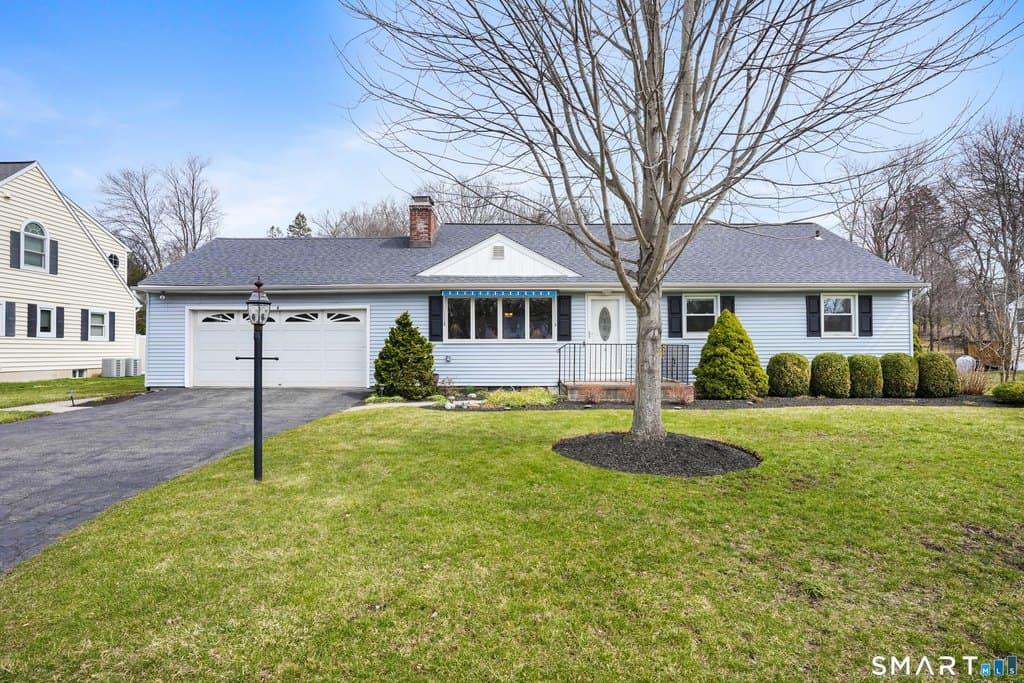 3 bedroom house for sale at 4 Apple Blossom Ln Danbury 06811 - $539,500