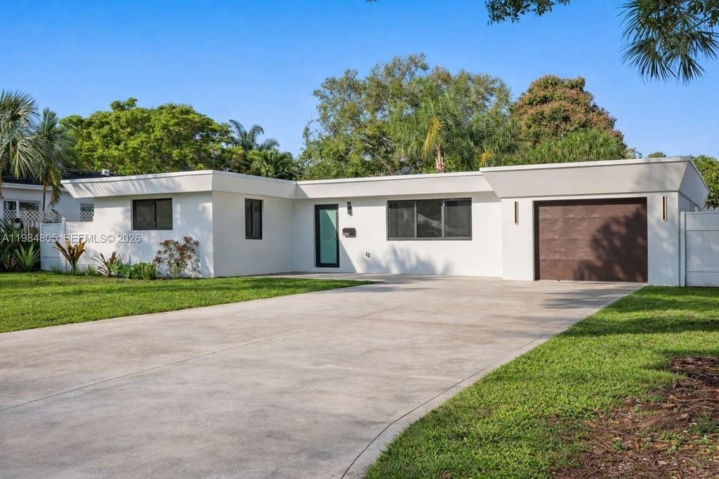 4 bedroom house for sale at 10910 NE 9th Ct Biscayne Park - $1,315,000
