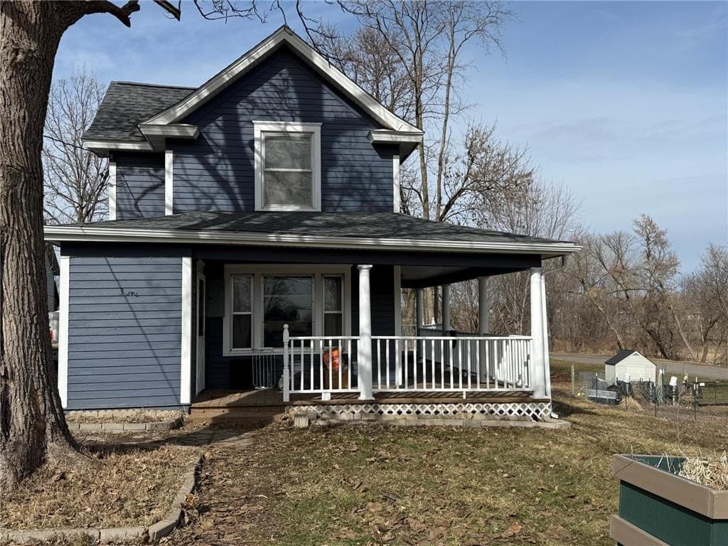 2 bedroom house for sale at 352 4th St N Brownton - $150,000