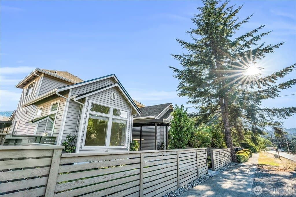 6 bedroom multi-family for sale at 441 NE Alder St Units 1 & 2 Issaquah 98027 - $2,200,000