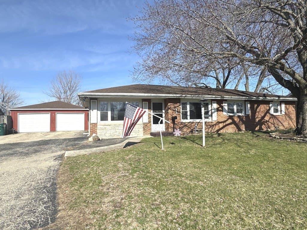 3 bedroom house for sale at 141 Pfitzer Dr Bradley - $219,900