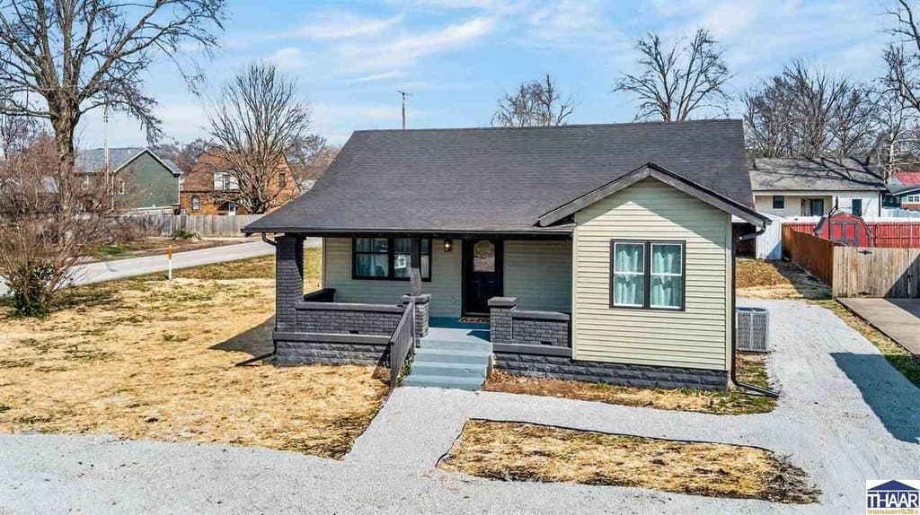 2 bedroom house for sale at 2900 Franklin St Terre Haute 47803 - $165,000