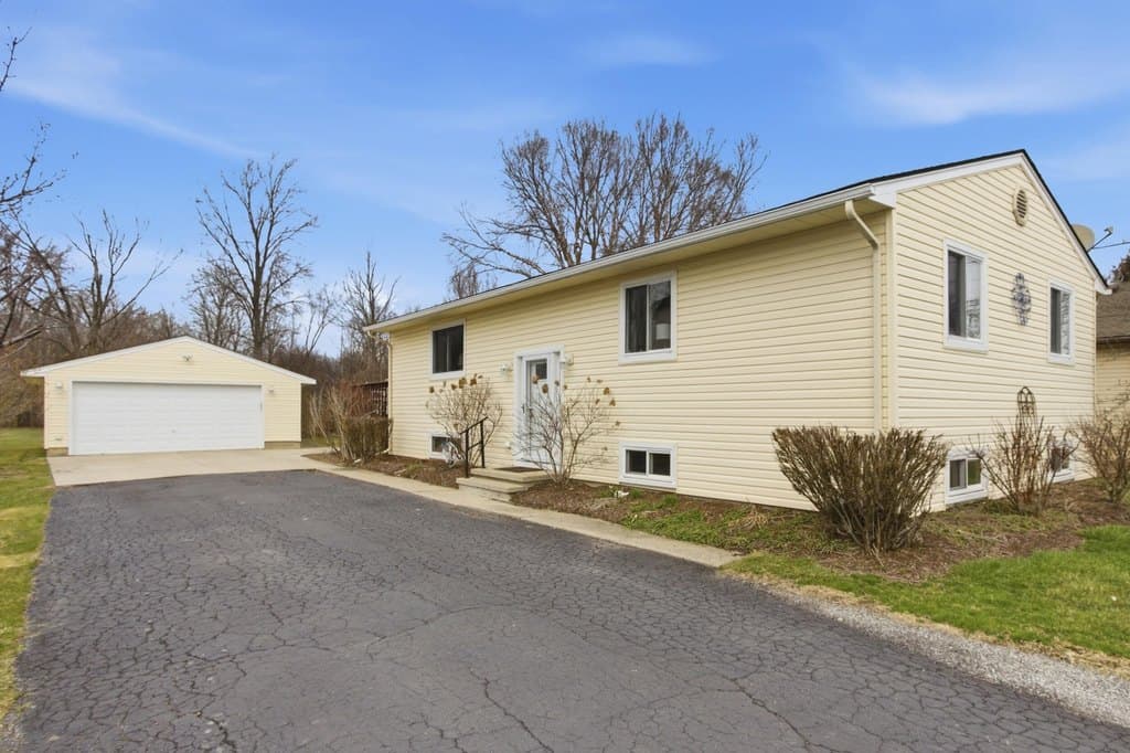 3 bedroom house for sale at 871 Vanderpool Dr Troy 48083 - $375,000