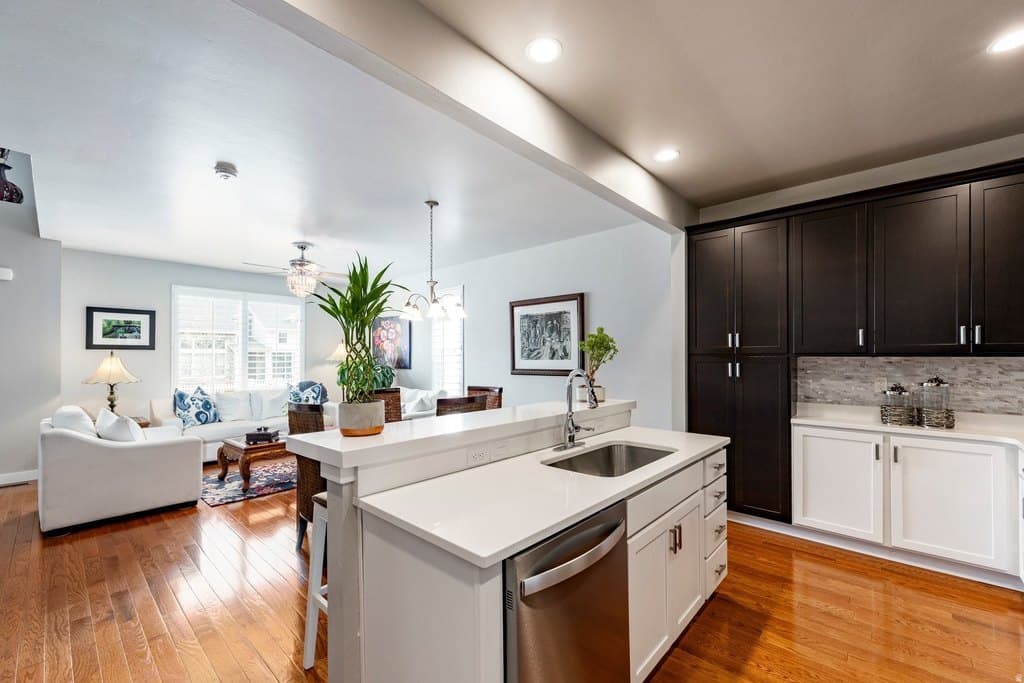 3 bedroom townhouse for sale at 1034 W Narrows Ln Bluffdale - $470,000