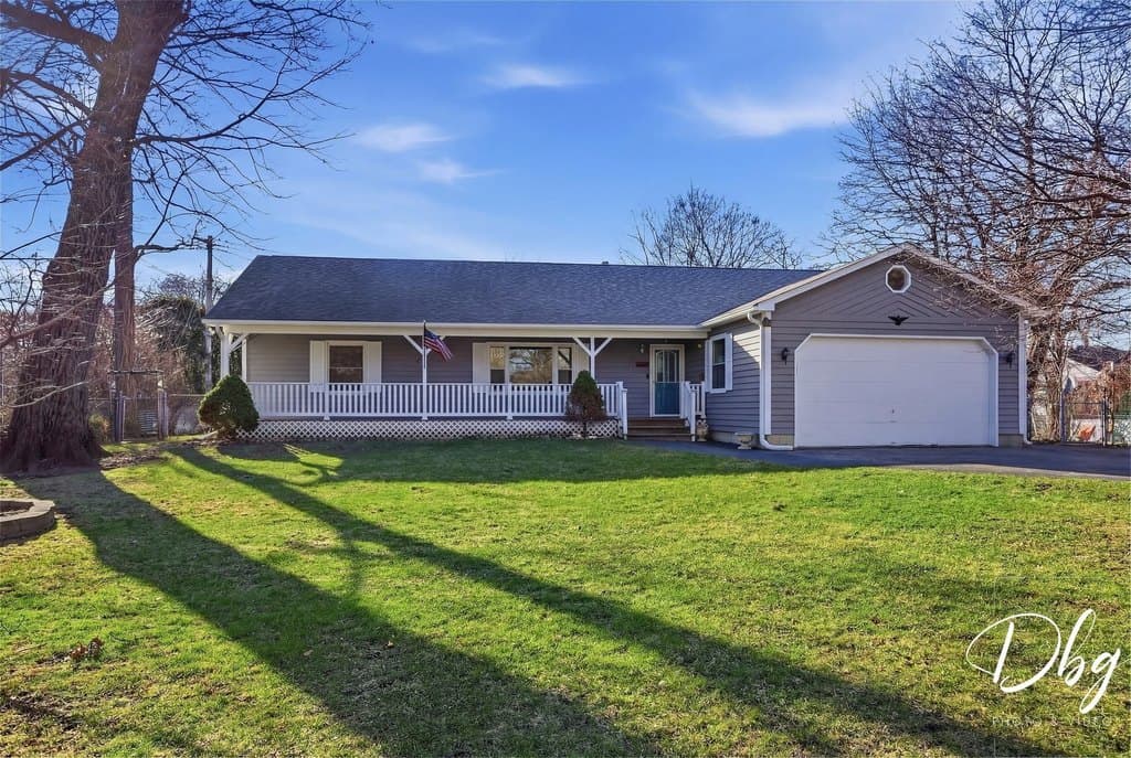 3 bedroom house for sale at 37058 N Parma Ave Venetian Village 60046 - $349,000