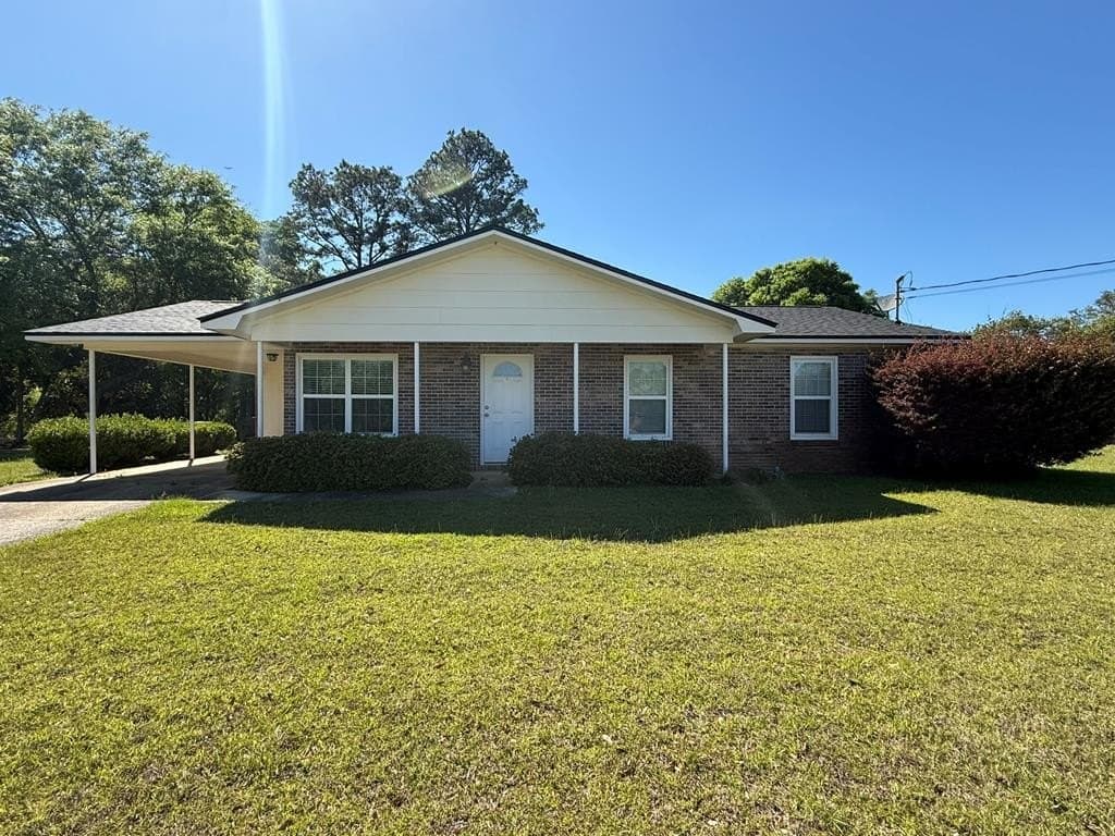 3 bedroom house for sale at 114 Hillside Dr Abbeville - $132,000