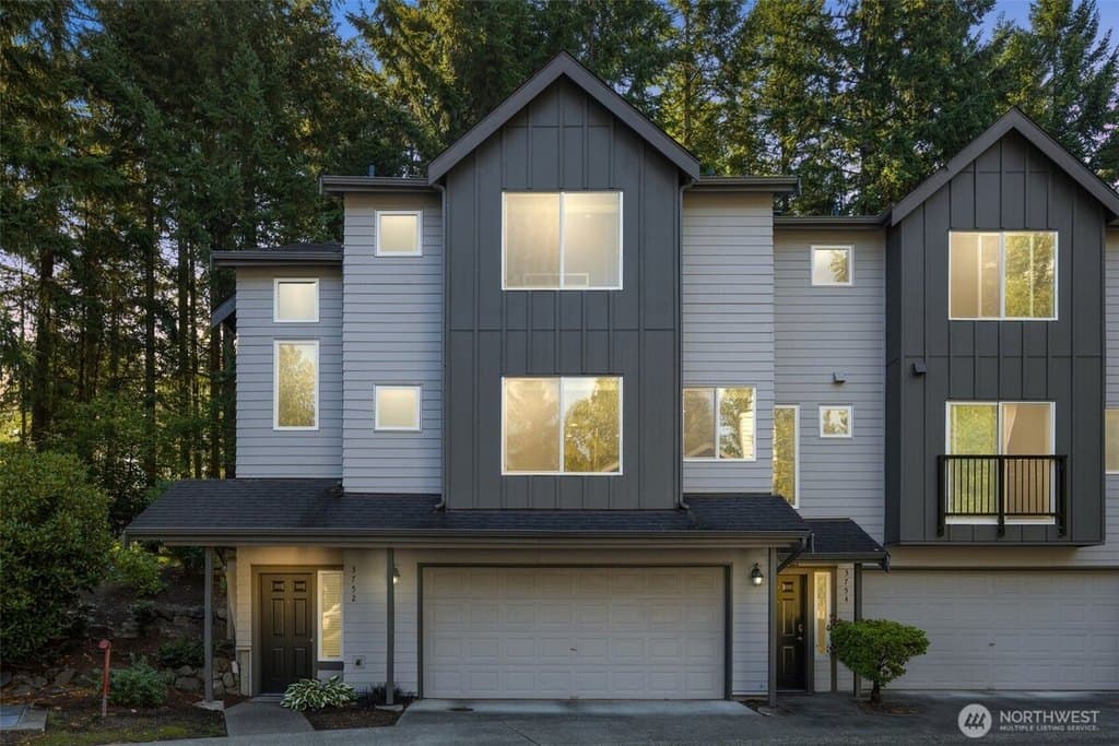 2 bedroom townhouse for sale at 3752 257th Ave SE Issaquah 98029 - $745,000