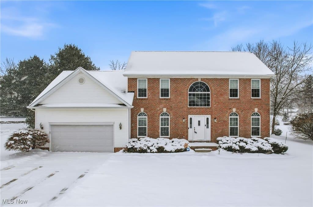 4 bedroom house for sale at 103 Westwind Dr NE Howland Center 44484 - $390,000