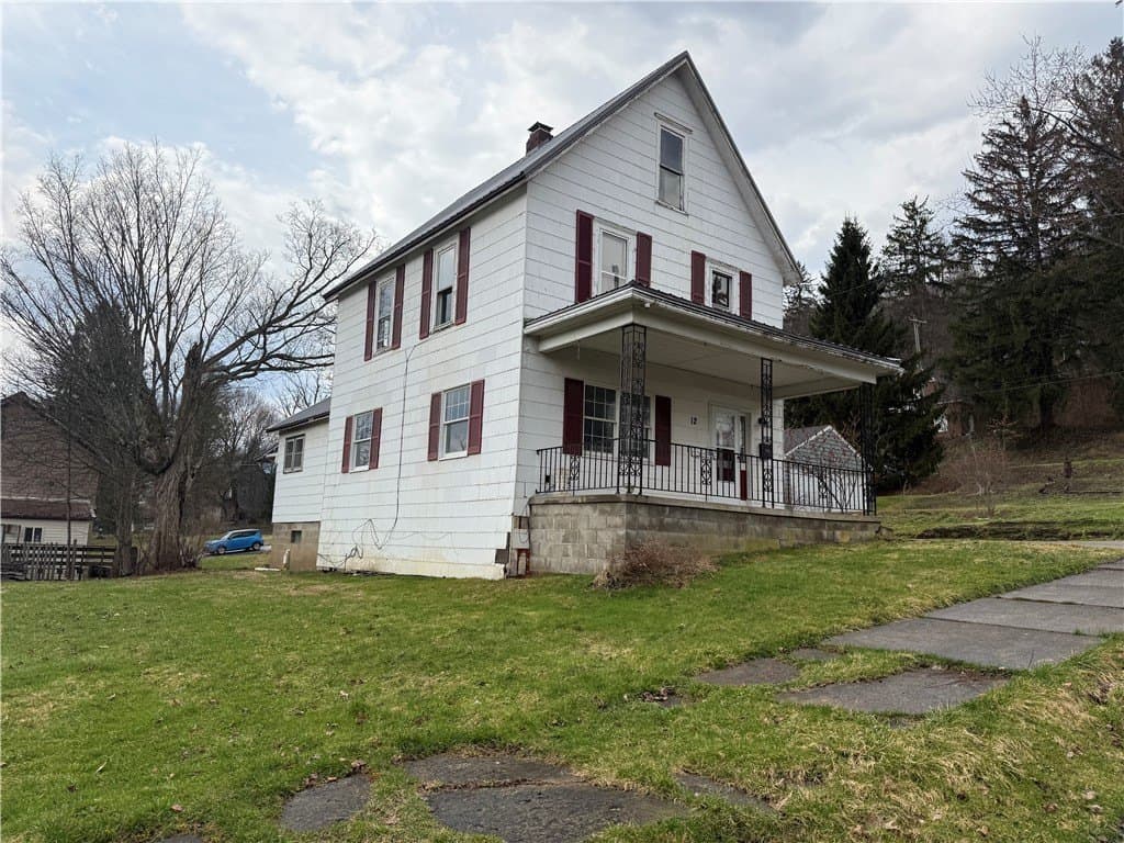 3 bedroom house for sale at 12 Thompson Ave Bradford - $84,900