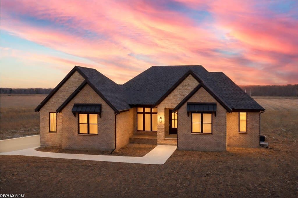 3 bedroom house for sale at 17492 Gilmore Rd Armada - $799,999