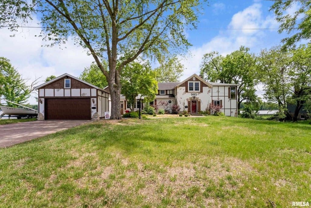 5 bedroom house for sale at 905 1st St Camanche - $629,000