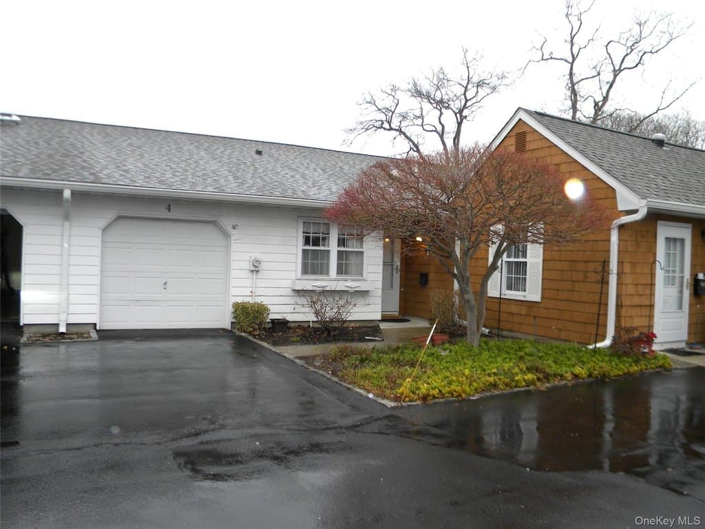 2 bedroom condo for sale at 4 Revere Dr Sayville 11782 - $499,000