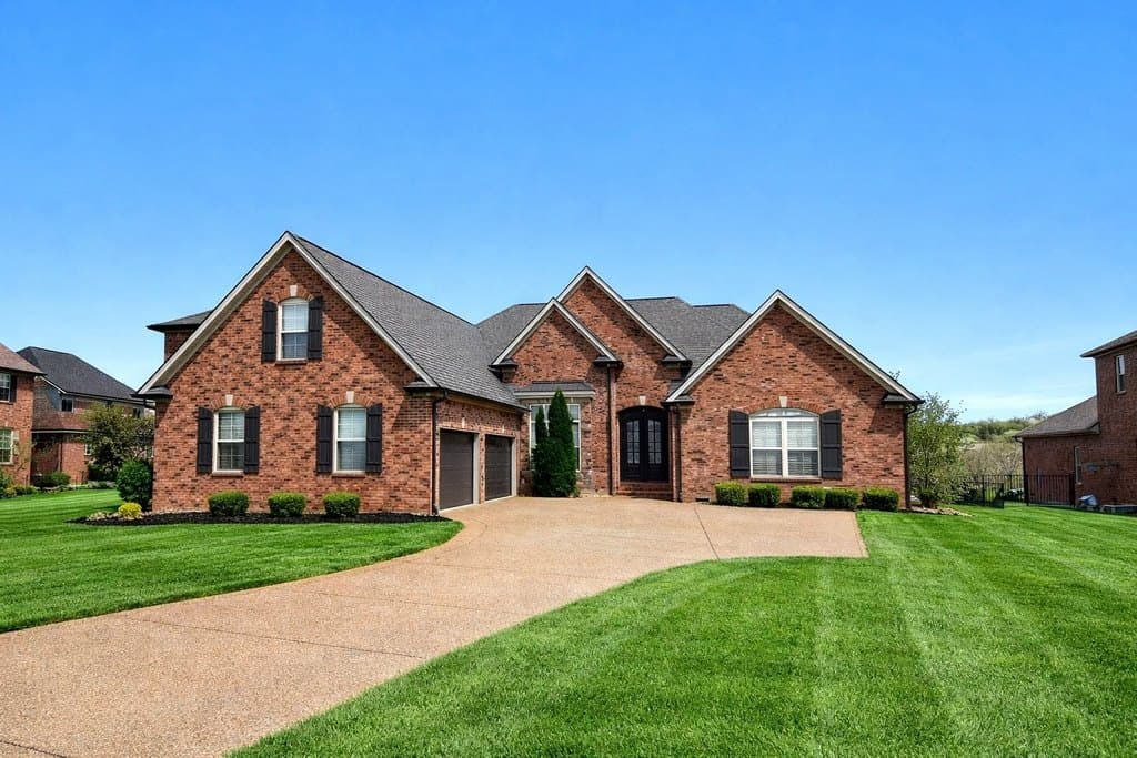 4 bedroom house for sale at 2146 Gorden Xing Hendersonville 37066 - $950,000