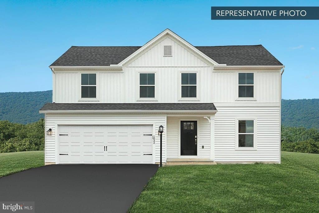 4 bedroom house for sale at 128 Heirloom Dr Lot 7 Centre Hall - $404,990