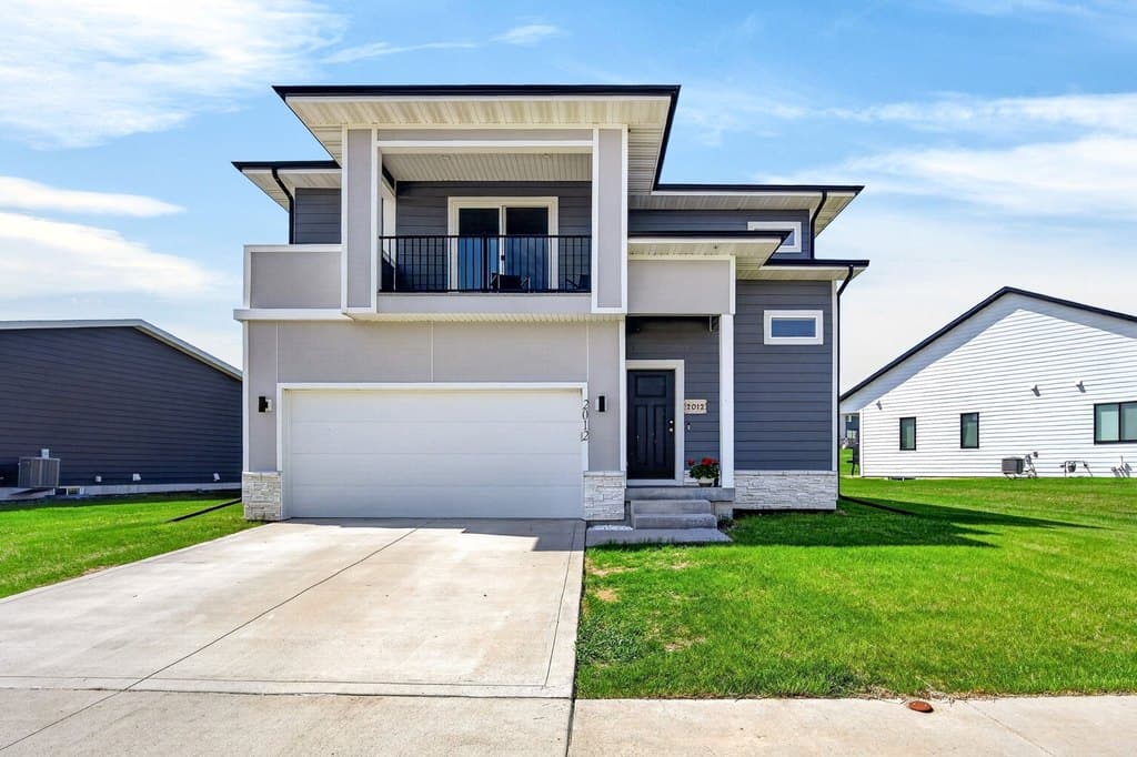 4 bedroom house for sale at 2012 Ammann Dr Adel - $334,900
