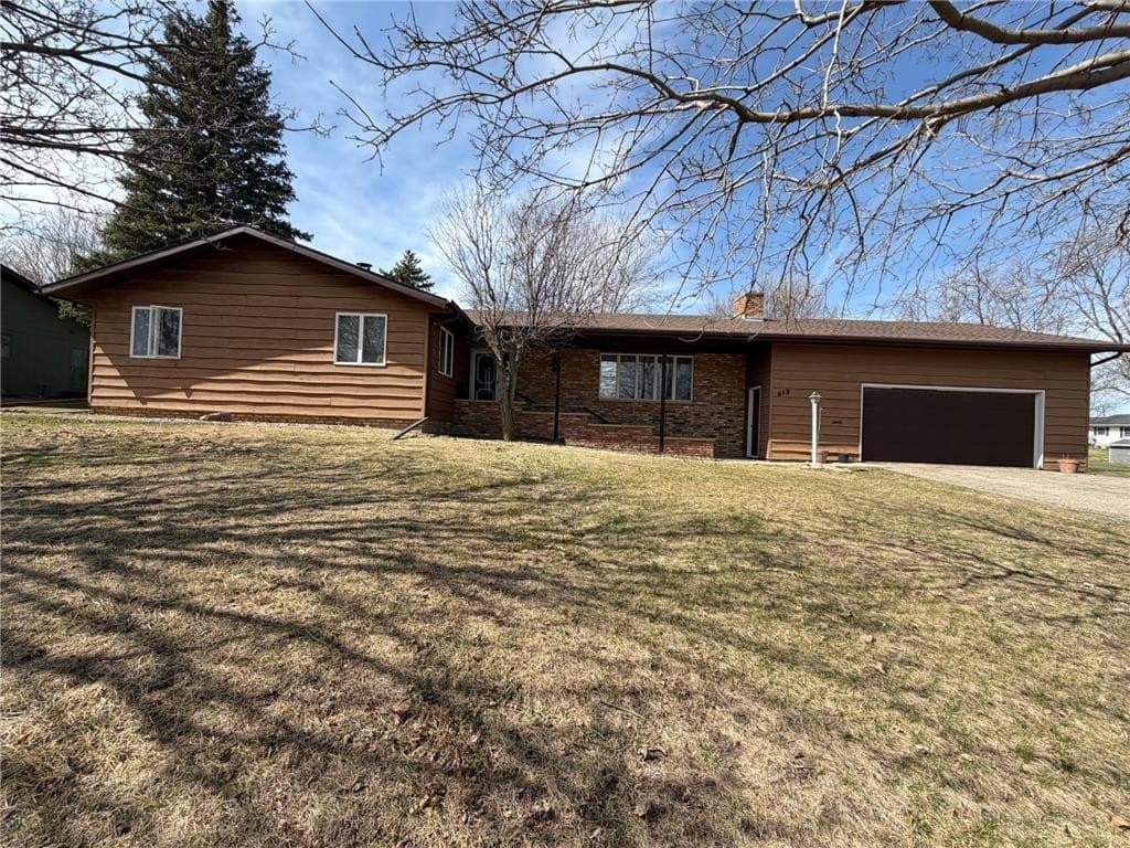 4 bedroom house for sale at 613 Pennsylvania Ave Adrian - $269,900