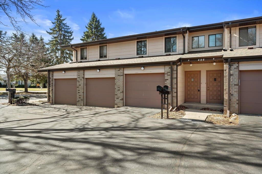 1 bedroom condo for sale at 405 Cheviot Chase Unit 3 Waukesha 53186 - $150,000