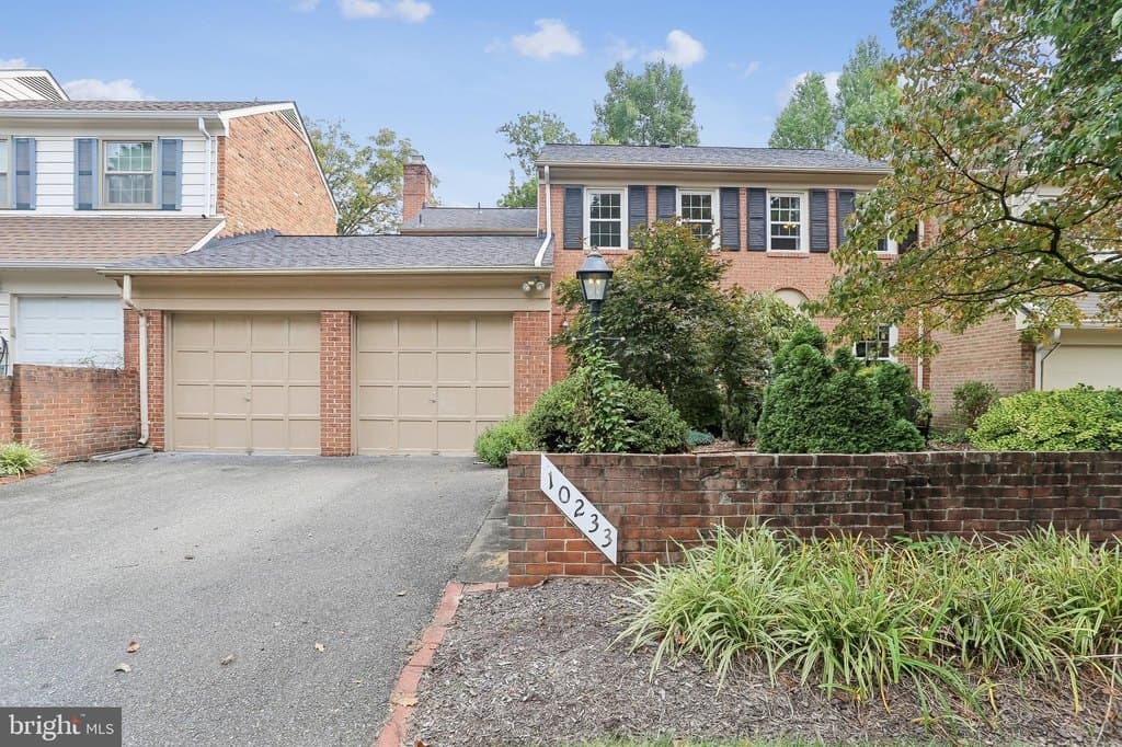 5 bedroom townhouse for sale at 10233 Gainsborough Rd Rockville 20854 - $1,165,000