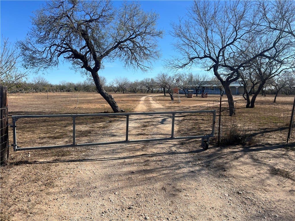 3 bedroom house for sale at 4493 W Highway 359 Benavides - $460,500