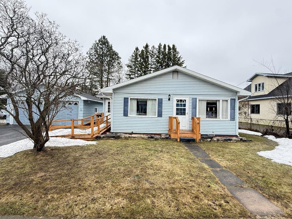 3 bedroom house for sale at 1303 John St Ste Marie Sault Ste Marie 49783 - $199,000