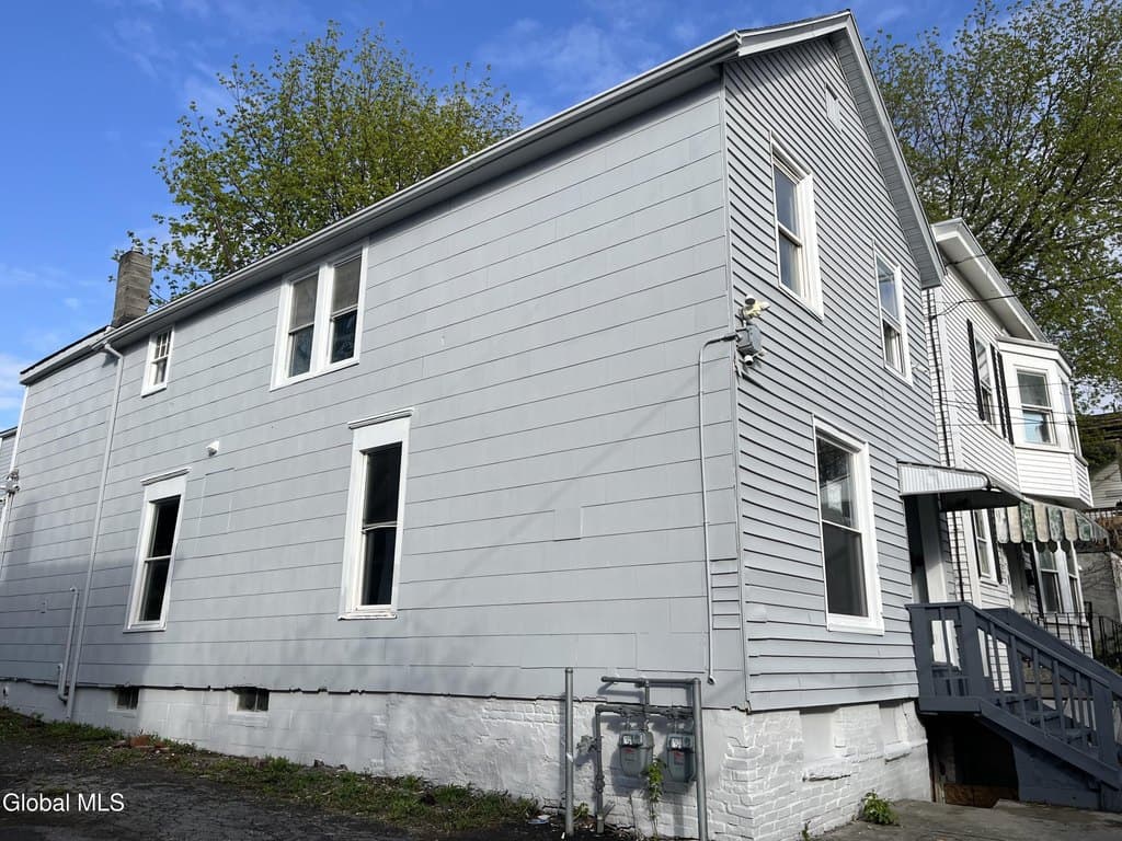 6 bedroom multi-family for sale at 683 State St Albany - $369,000