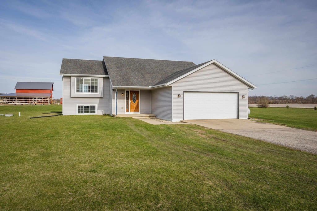 4 bedroom house for sale at N6563 English Settlement Rd Albany - $439,000