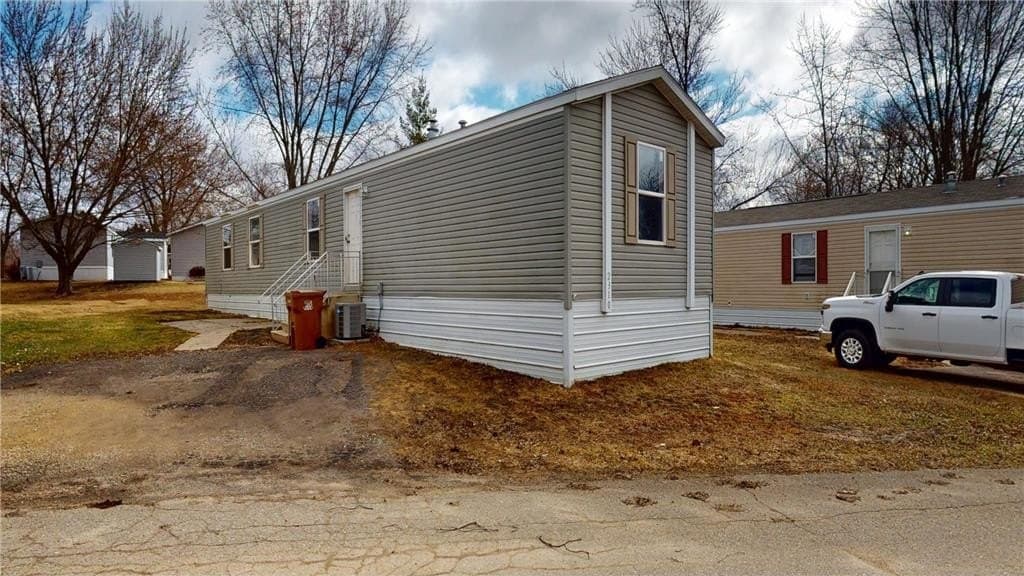3 bedroom mobile home for sale at 2310 Ethel Ave Albert Lea - $69,900