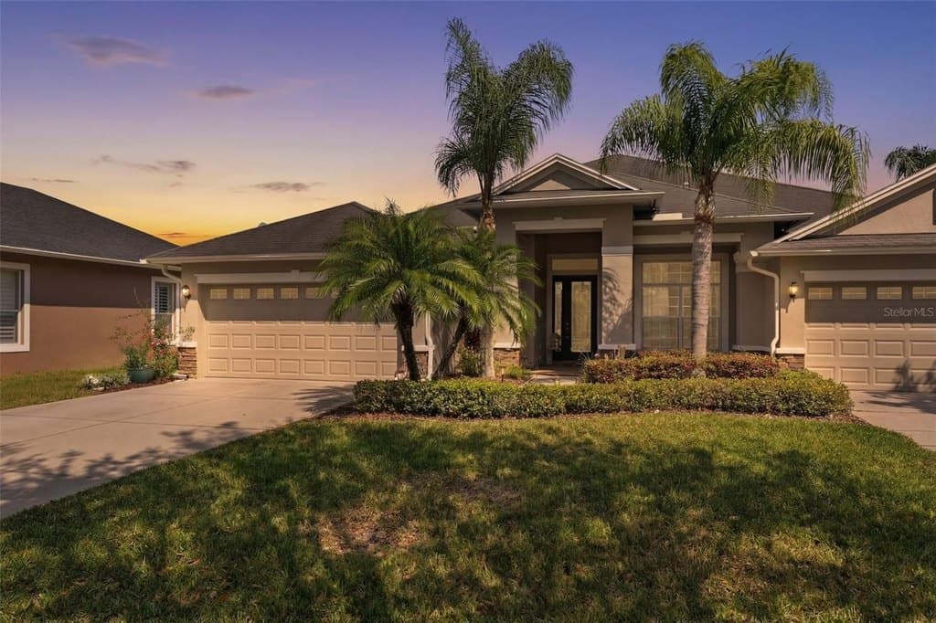 2 bedroom house for sale at 2732 Devonoak Blvd Land O'Lakes 34638 - $399,999