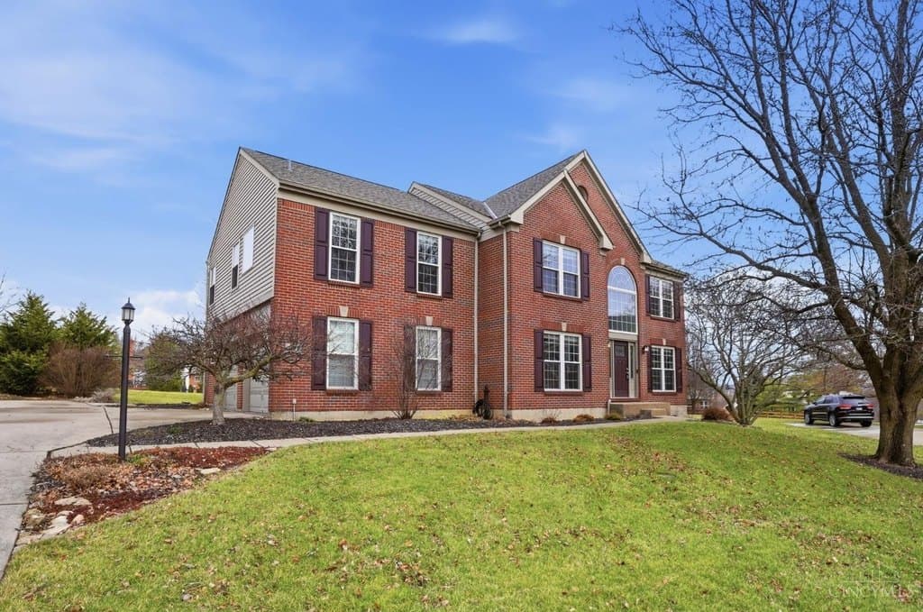 4 bedroom house for sale at 6238 Willow Crest Ln Beckett Ridge - $550,000