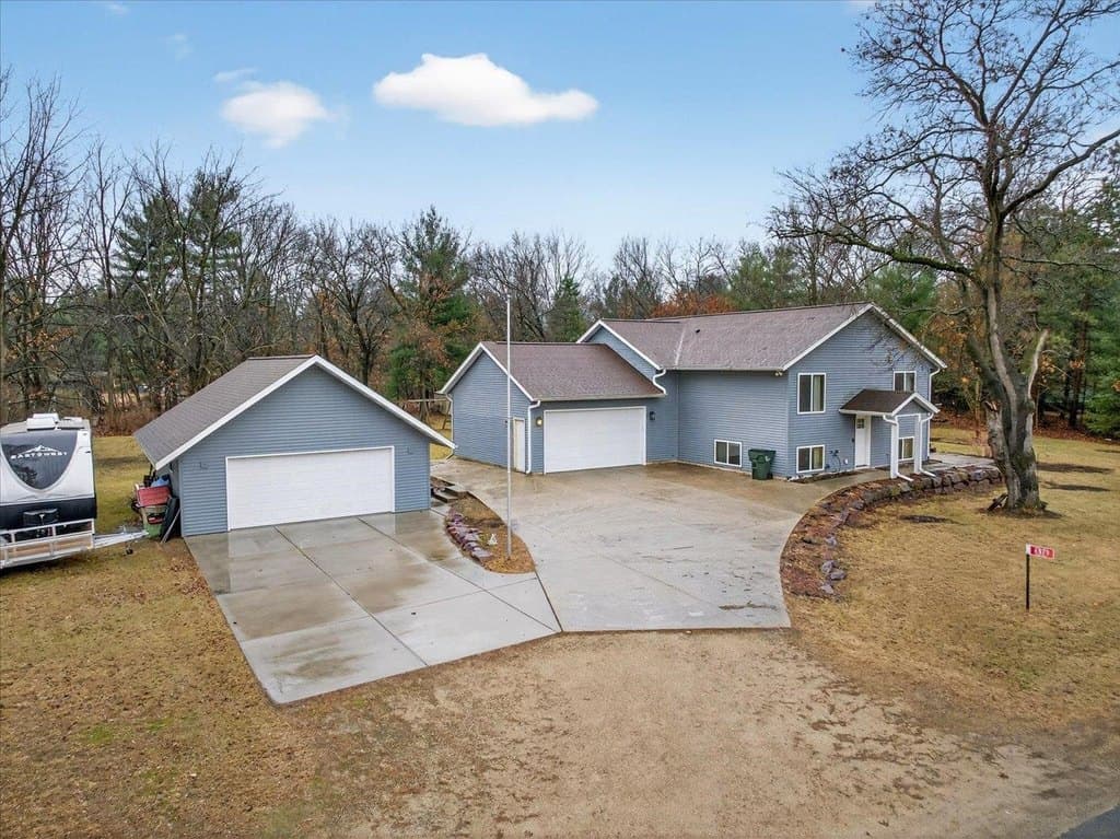 4 bedroom house for sale at 6879 Willison Rd Arena - $395,000