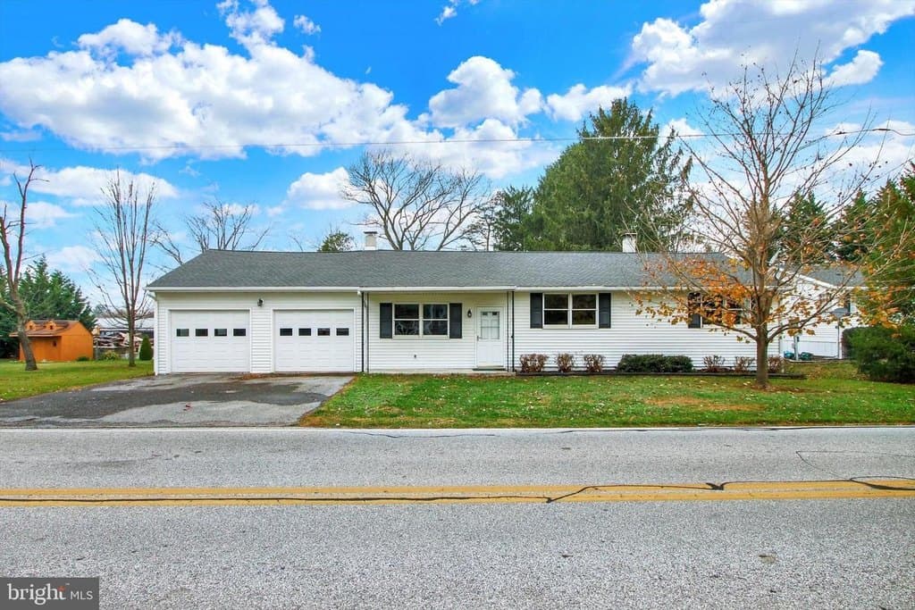 3 bedroom house for sale at 13 N Pine St Bonneauville - $265,000