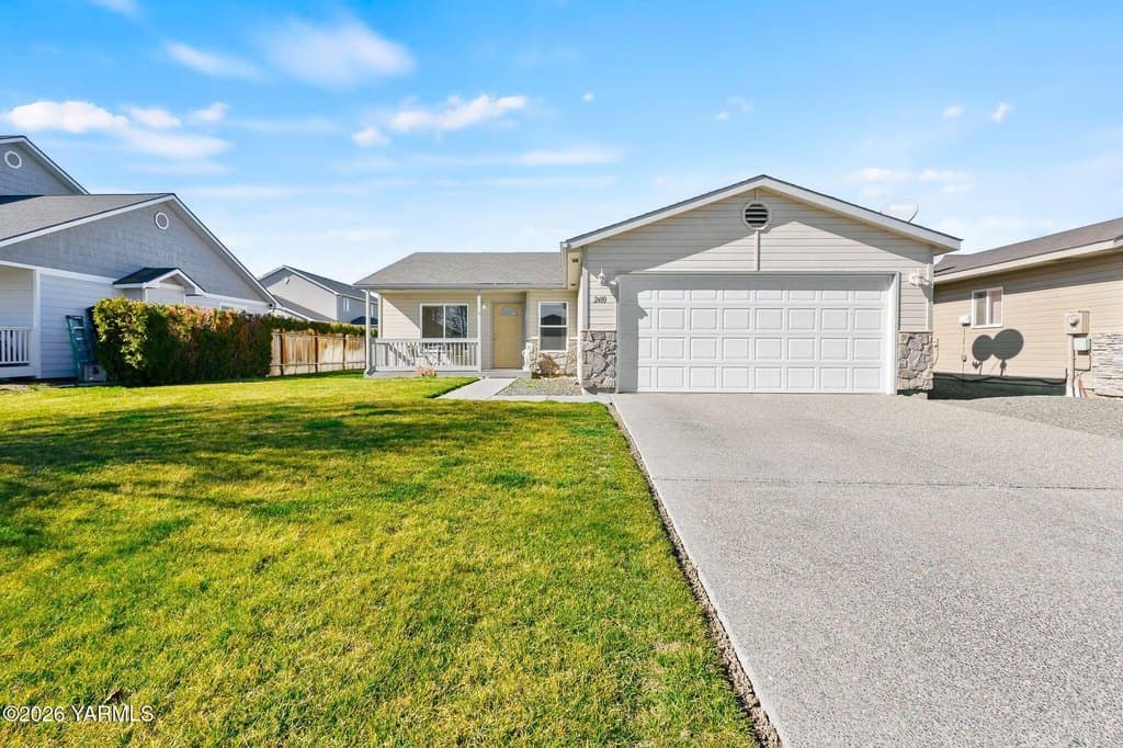 4 bedroom house for sale at 2410 S 73rd Ave Ahtanum - $405,000