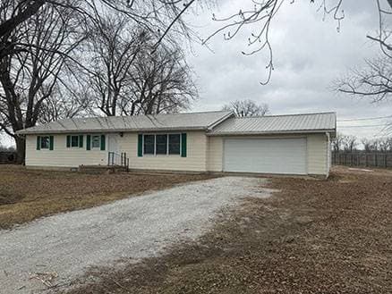 3 bedroom house for sale at 34609 US Highway 136 Alexandria - $149,900