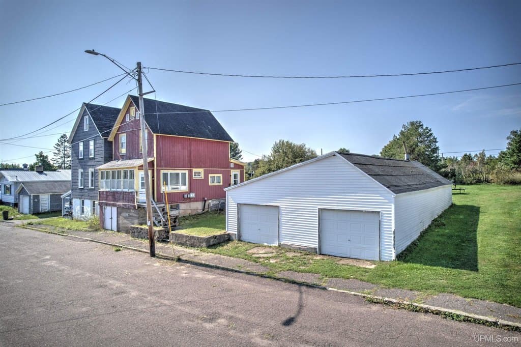 2 bedroom house for sale at 52 Senter St Ahmeek - $52,900