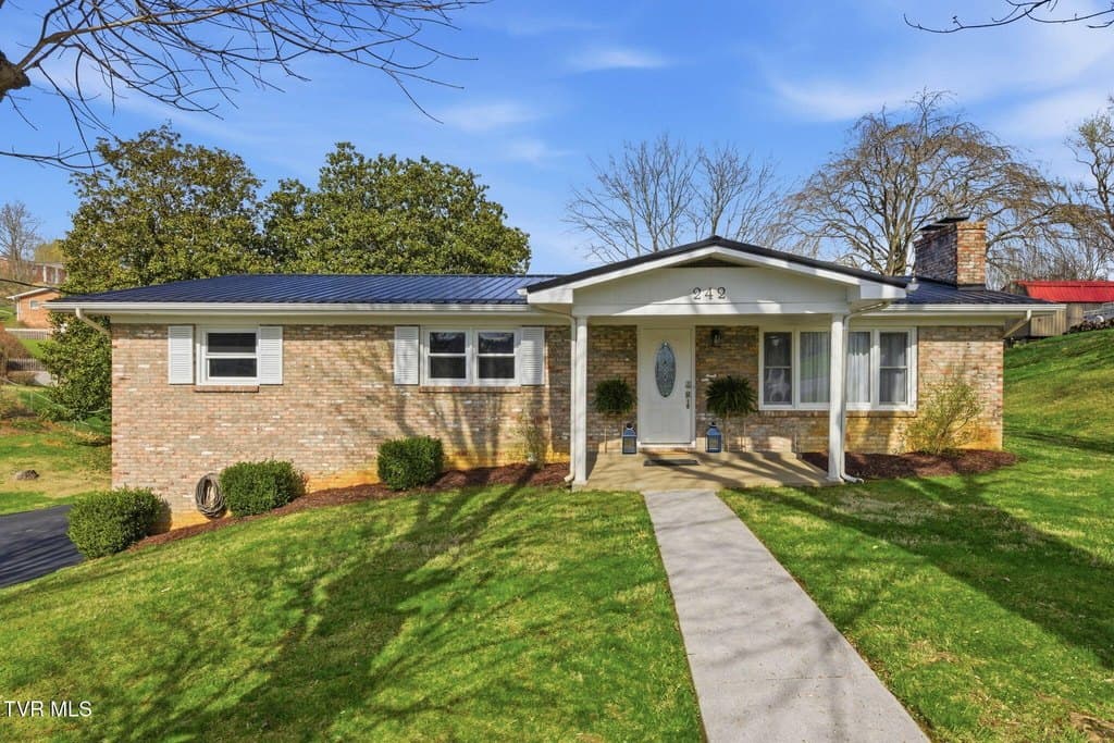 3 bedroom house for sale at 242 Redstone Dr Bluff City - $349,900