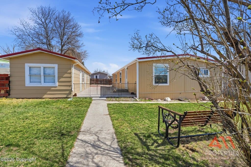 4 bedroom mobile home for sale at 906 N Fir Ave Gillette 82716 - $193,000