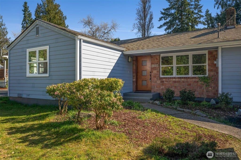 3 bedroom house for sale at 1557 NE 171st St Shoreline 98155 - $782,000
