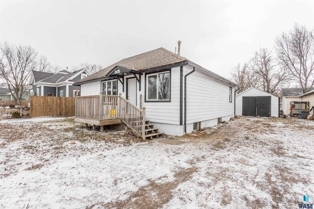 2 bedroom house for sale at 505 W Cedar St Beresford - $171,000