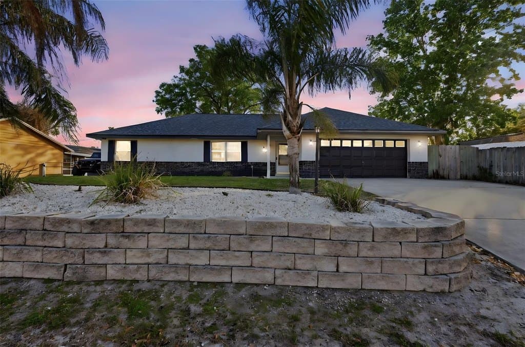 3 bedroom house for sale at 929 Fort Smith Blvd Deltona 32738 - $389,900
