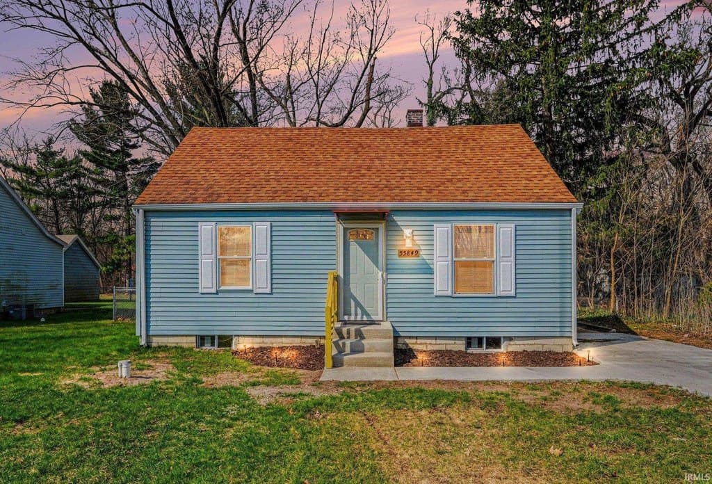 3 bedroom house for sale at 55849 Mayflower Rd South Bend - $220,000