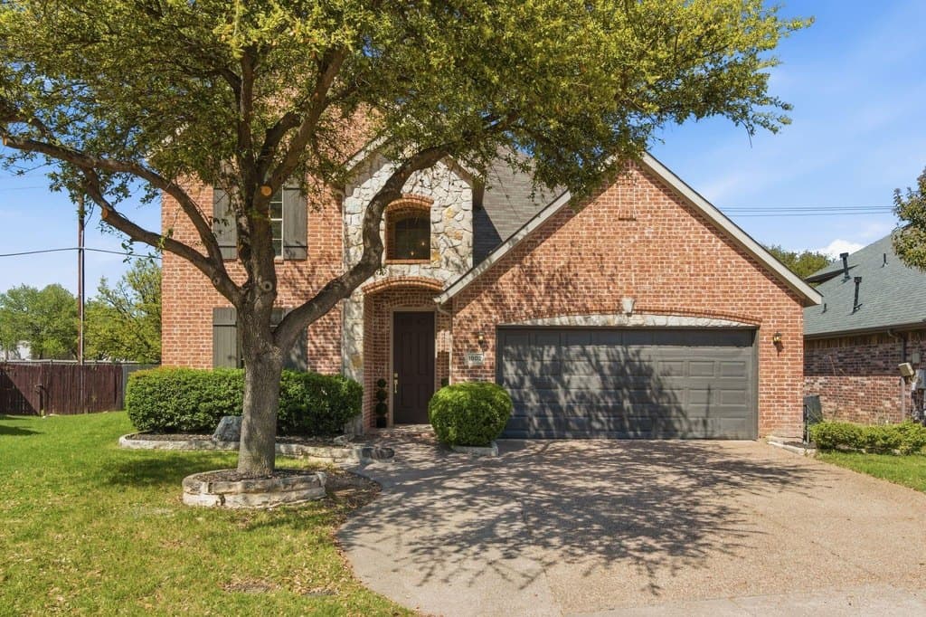 4 bedroom house for sale at 1902 Bentwood Ct Grapevine 76051 - $745,000