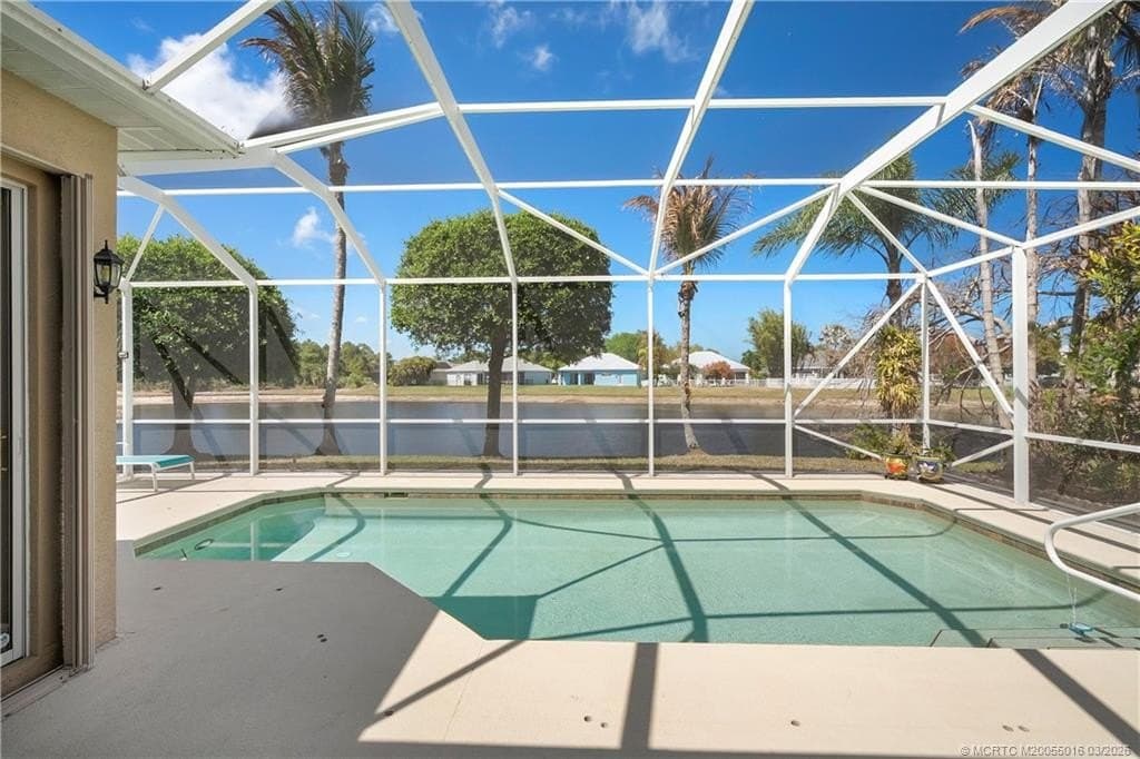 4 bedroom house for sale at 507 NW Sunflower Pl Stuart 34957 - $749,500