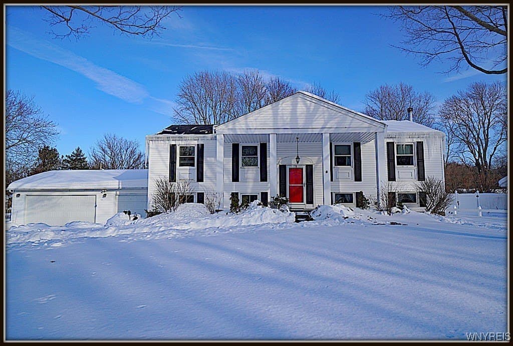 3 bedroom house for sale at 1053 Virginia Dr Alden - $325,000