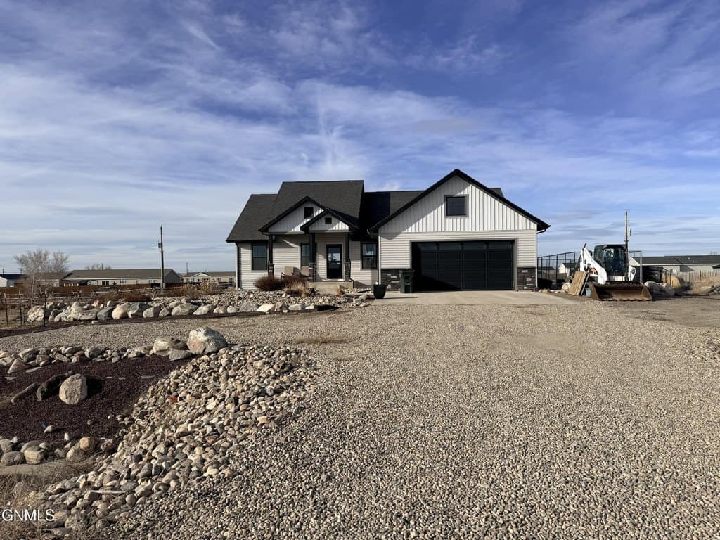 3 bedroom house for sale at 13351 Yellowstone Meadow St Williston 58801 - $515,000